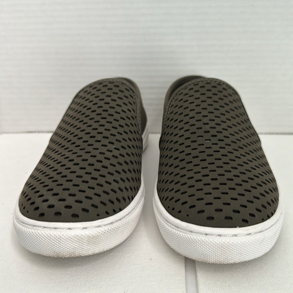 Steve Madden Women’s Wake slip on sneaker. Size 7M Olive Green color. - Picture 9 of 9